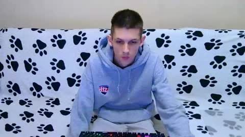 lester_broo online show from April 18, 9:47 pm