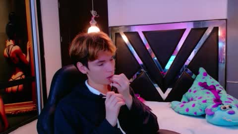 liam_green1 online show from February 7, 12:23 pm