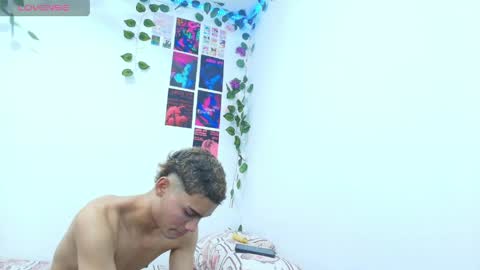 liam_honey18 online show from May 26, 5:03 am