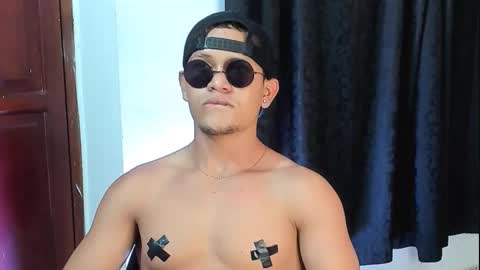 liam_knight online show from November 6, 5:21 am