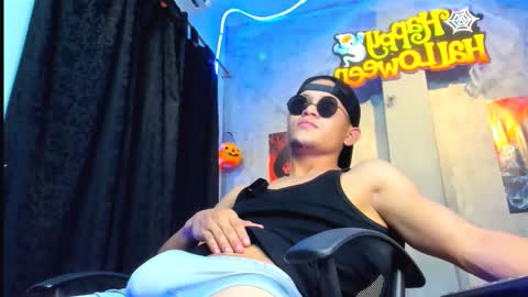 liam_knight online show from October 27, 1:19 am