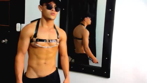 liam_knight online show from October 31, 7:56 am