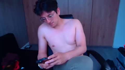 latin big booty online show from December 5, 8:05 pm