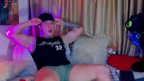 Snapshot of liam_oficial chatting on September 16, 2:12 am liam online show from September 16, 2:12 am