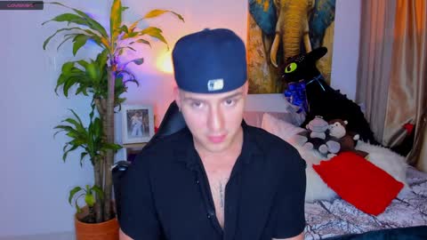 Snapshot of liam_oficial chatting on February 6, 3:48 am liam online show from February 6, 3:48 am