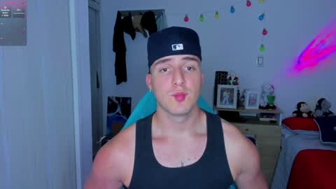 Snapshot of liam_oficial chatting on January 24, 3:32 am liam online show from January 24, 3:32 am