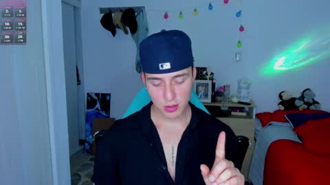 Snapshot of liam_oficial chatting on January 21, 4:33 am liam online show from January 21, 4:33 am