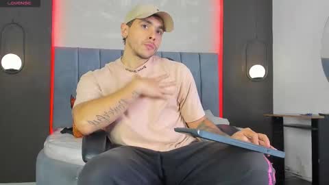 Liam online show from February 17, 9:35 pm