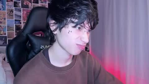 Snapshot of liamelf chatting on February 15, 6:12 am Liam online show from February 15, 6:12 am