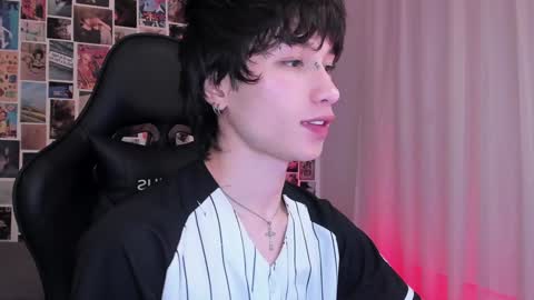 Snapshot of liamelf chatting on January 19, 5:05 am Liam online show from January 19, 5:05 am