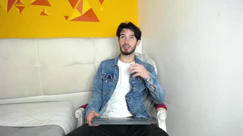 LiamLuxe online show from January 5, 12:10 pm