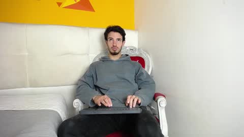 LiamLuxe online show from January 15, 12:15 pm