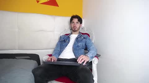 LiamLuxe online show from March 12, 12:15 pm