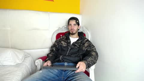 LiamLuxe online show from December 5, 12:00 pm