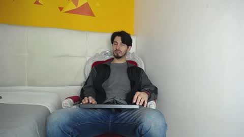 LiamLuxe online show from January 18, 12:15 pm