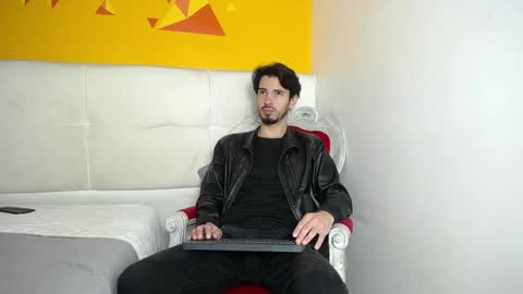 LiamLuxe online show from January 23, 12:30 pm
