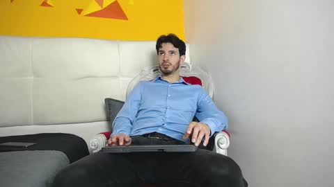 LiamLuxe online show from March 4, 12:44 pm