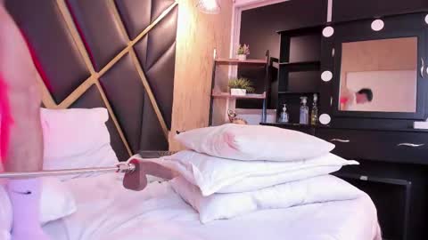 liammuller online show from October 15, 11:51 am