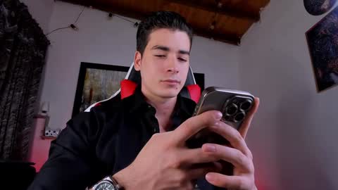 Snapshot of liamwyatt_ chatting on January 1, 3:02 am liamwyatt_ online show from January 1, 3:02 am