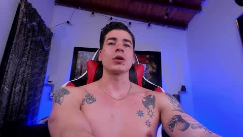 Snapshot of liamwyatt_ chatting on February 8, 3:41 am liamwyatt_ online show from February 8, 3:41 am