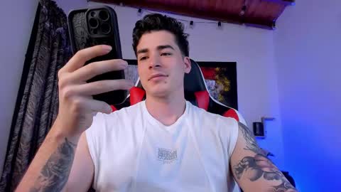 Snapshot of liamwyatt_ chatting on February 28, 3:37 am liamwyatt_ online show from February 28, 3:37 am
