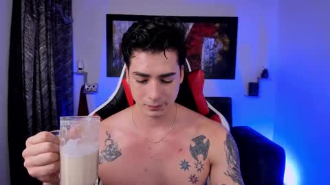 Snapshot of liamwyatt_ chatting on February 16, 3:26 am liamwyatt_ online show from February 16, 3:26 am