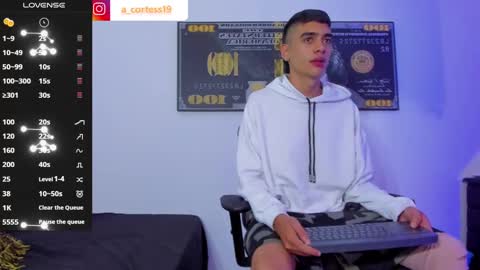 Snapshot of lian_23_ chatting on January 1, 11:51 pm online show from January 1, 11:51 pm