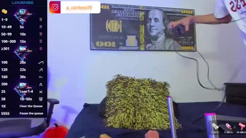 Snapshot of lian_23_ chatting on December 7, 1:51 pm online show from December 7, 1:51 pm
