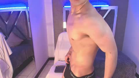 Snapshot of lian_foox chatting on October 10, 5:23 am lian online show from October 10, 5:23 am
