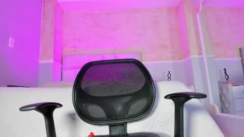 L I I A M online show from March 2, 3:09 pm