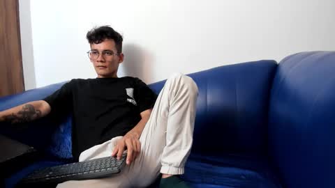 MAX online show from November 4, 6:53 pm