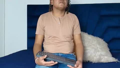 lobo_solitario7 online show from October 6, 7:40 pm
