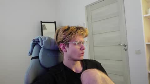 LOGAN FRASER online show from October 18, 1:27 pm