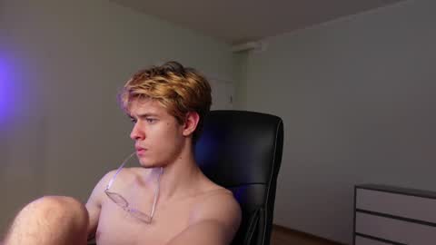 LOGAN FRASER online show from October 25, 1:24 pm