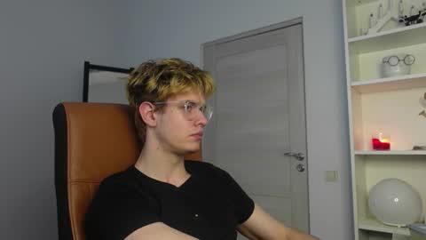 LOGAN FRASER online show from October 12, 5:45 am