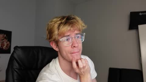 LOGAN FRASER online show from October 26, 2:52 pm