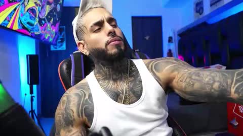 logan_hugh8 online show from February 6, 7:05 am