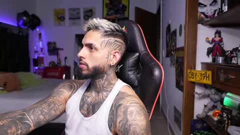 logan_hugh8 online show from April 13, 9:26 pm