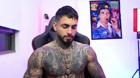 logan_hugh8 online show from November 24, 3:18 am