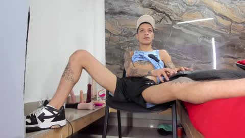 logan_wollff online show from May 2, 7:49 pm