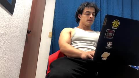 Snapshot of logan_x3 chatting on March 1, 5:20 am Logan online show from March 1, 5:20 am