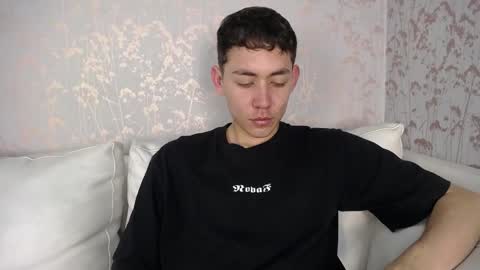 Loganfoster  online show from November 30, 8:33 pm