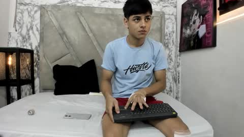 loganjhonson online show from November 5, 3:19 am