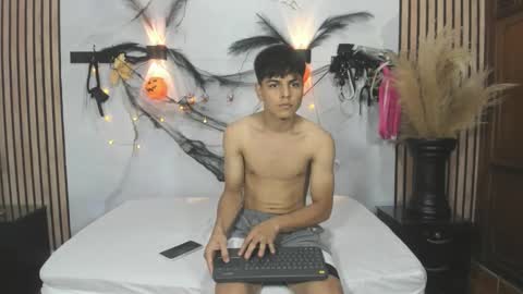 loganjhonson online show from October 21, 2:47 am