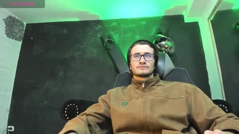 Snapshot of loggan_donnelly chatting on September 16, 8:53 pm Loggan online show from September 16, 8:53 pm