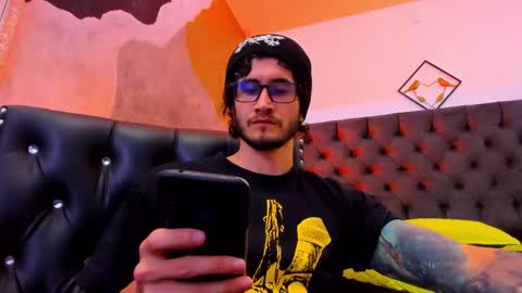 Snapshot of loggan_donnelly chatting on December 9, 8:08 pm Loggan online show from December 9, 8:08 pm