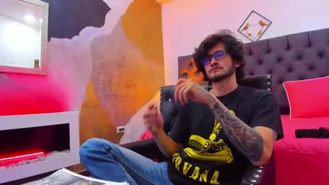 Snapshot of loggan_donnelly chatting on December 27, 10:05 pm Loggan online show from December 27, 10:05 pm