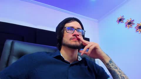Snapshot of loggan_donnelly chatting on January 12, 8:14 pm Loggan online show from January 12, 8:14 pm