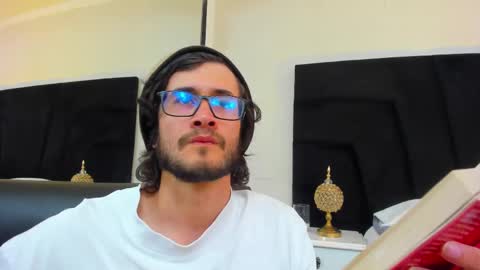 Snapshot of loggan_donnelly chatting on March 3, 9:45 pm Loggan online show from March 3, 9:45 pm