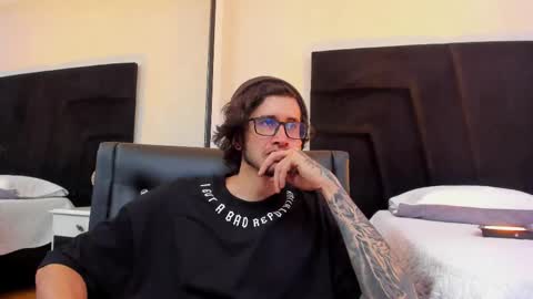 Snapshot of loggan_donnelly chatting on January 25, 8:10 pm Loggan online show from January 25, 8:10 pm
